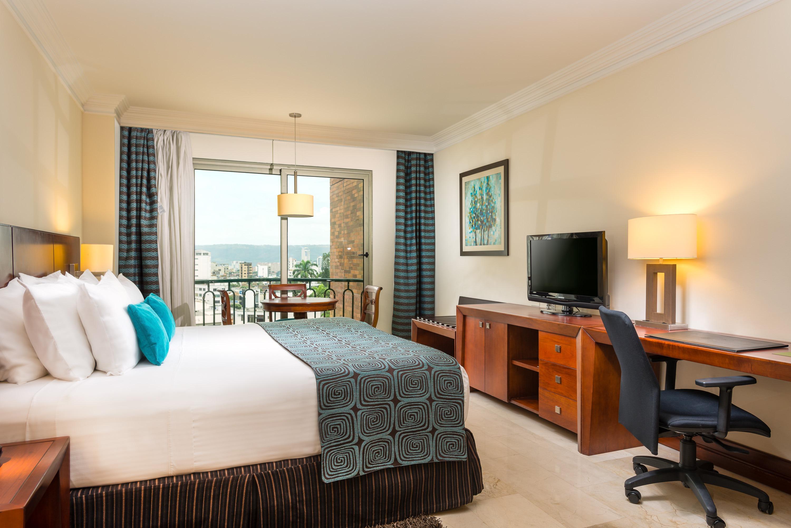 Hotel Dann Carlton 부카라망가 외부 사진 A room at the Hilton Tel Aviv