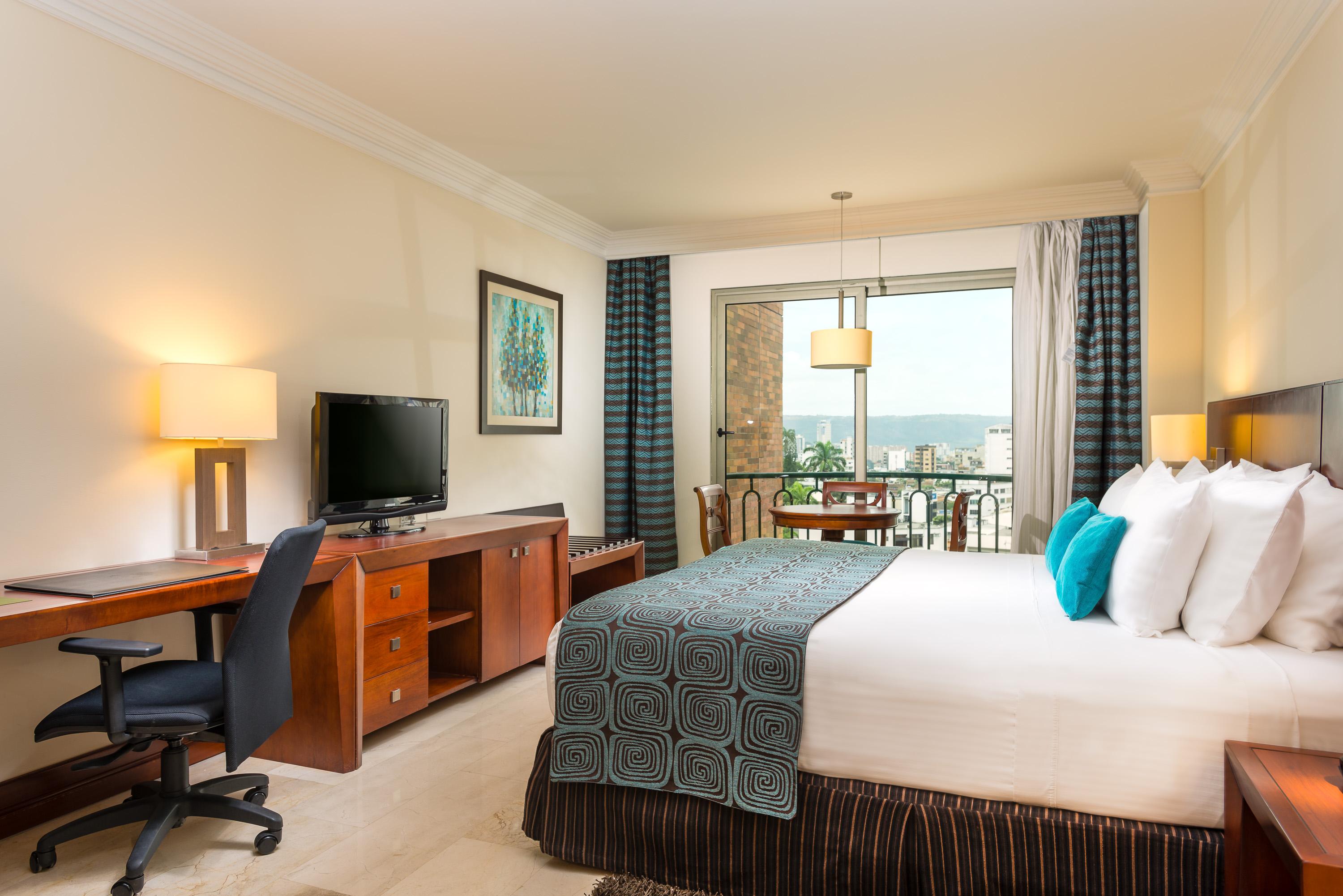 Hotel Dann Carlton 부카라망가 외부 사진 A room at the Hilton Tel Aviv