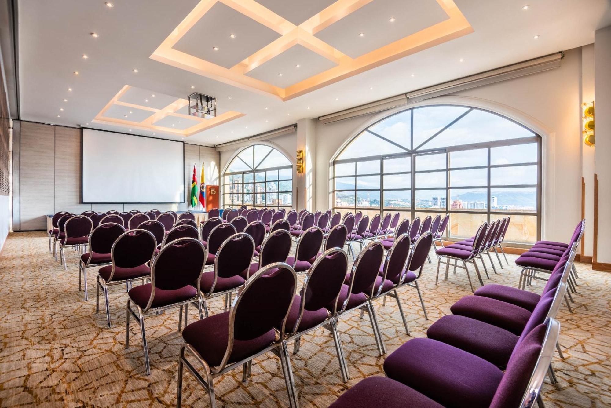 Hotel Dann Carlton 부카라망가 외부 사진 Meeting room