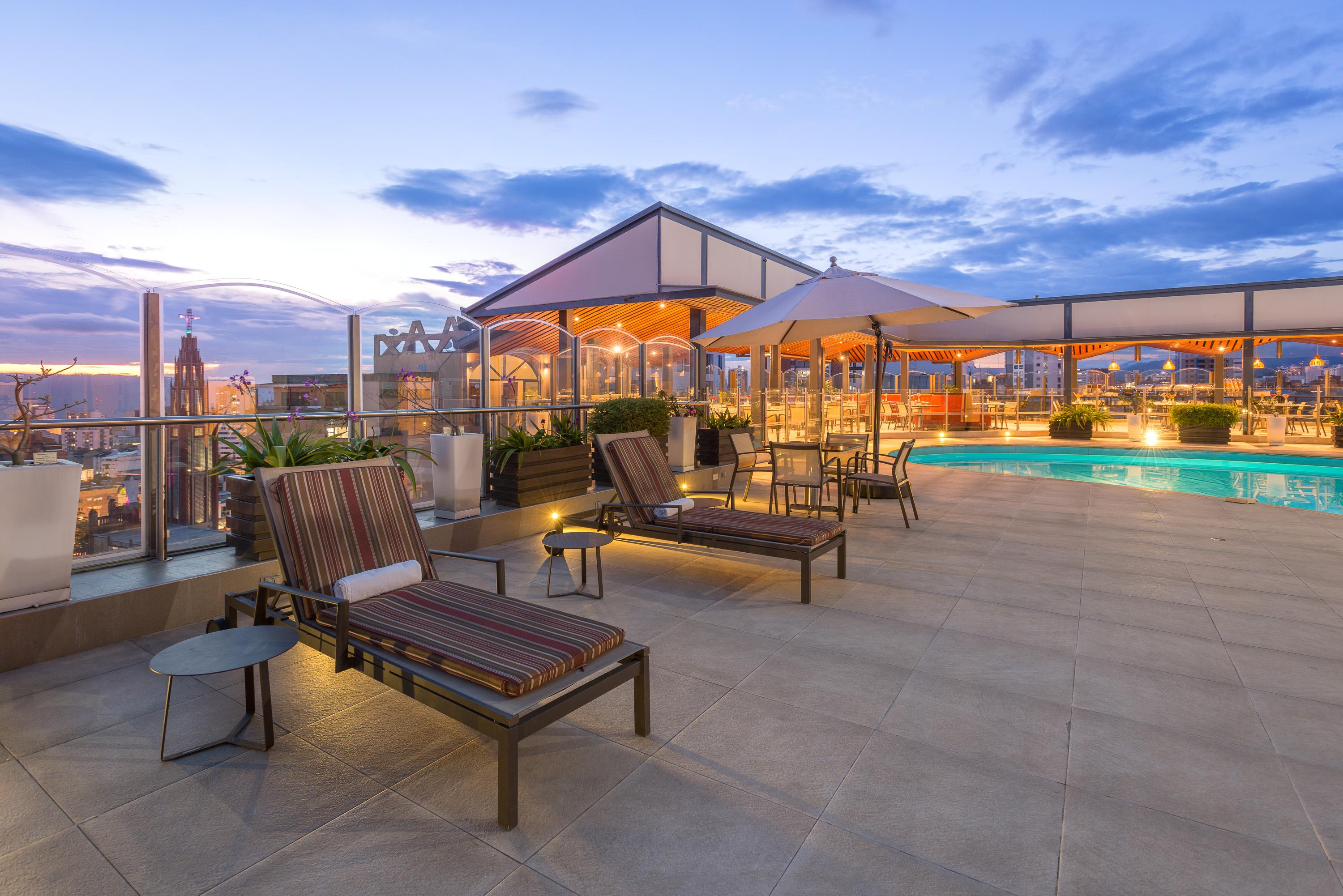 Hotel Dann Carlton 부카라망가 외부 사진 Rooftop pool at the Four Seasons Hotel, Bogotá