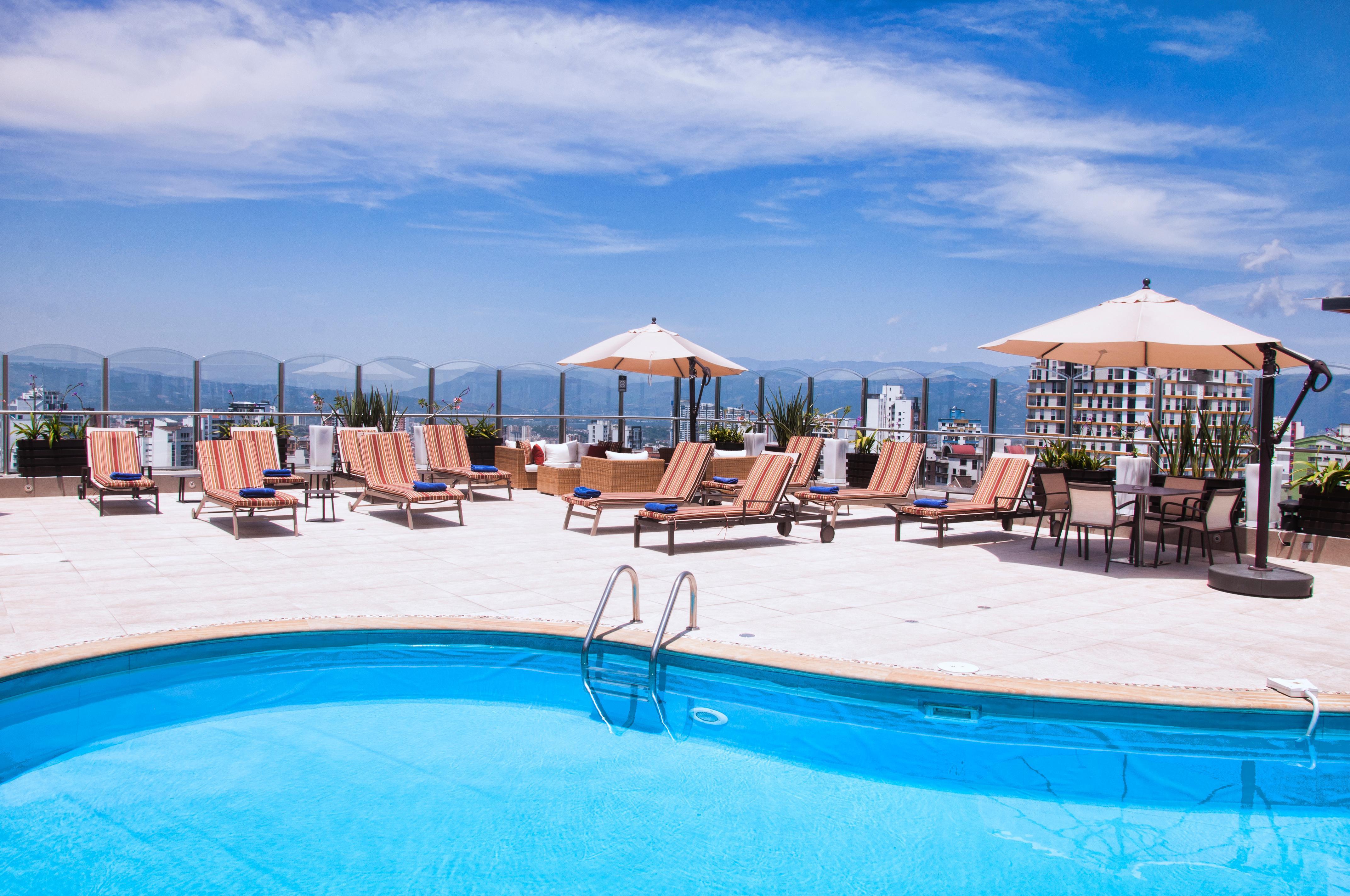 Hotel Dann Carlton 부카라망가 외부 사진 Rooftop pool